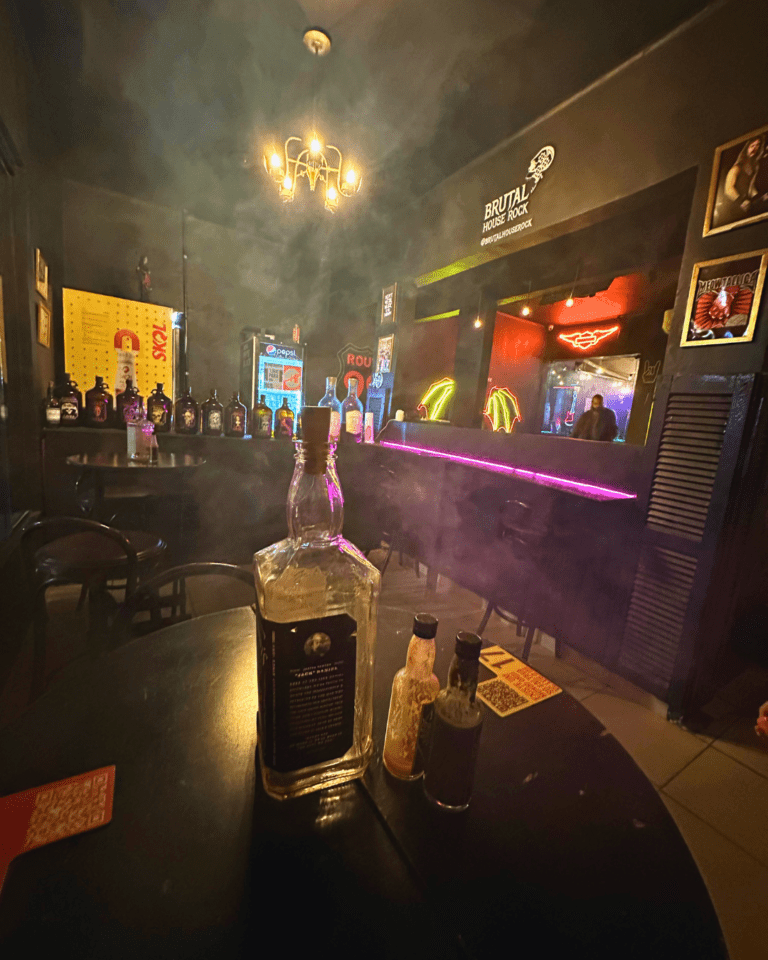 Galeria Brutal House Rock - melhor bar de rock na Faria Lima
