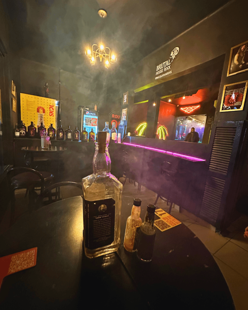 Galeria Brutal House Rock - melhor bar de rock na Faria Lima